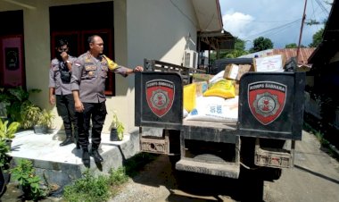 Polres-Sumba-Timur-Saluran-Bantuan-Sembako-Untuk-Warga-Pulau-Salura-Yang-Mengalami-Bencana