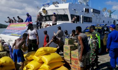 Polri-Terjukan-Anggota-Bantu-Evakuasi-Korban-Bencana-Alam-di-Kebupaten-Alor