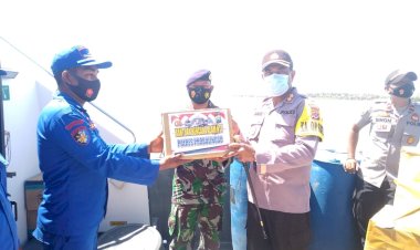 Polres-Sabu-Raijua-Terima-Paket-Sembako-dari-Yayasan-Bhayangkari-Polda-NTT,-Polres-Lumajang-dan-Polres-Probolinggo-untuk-Warga-Terdampak-Bencana