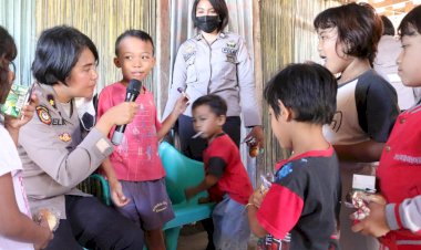 Polwan-Polda-NTT-berikan-Pelayanan-Trauma-Healing-Bagi-Anak-Anak-Korban-Bencana