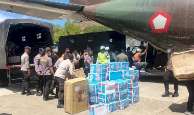 Bantuan-Sosial-Sebanyak-27-Ton-dari-Polda-Bali-Tiba-di-Kupang