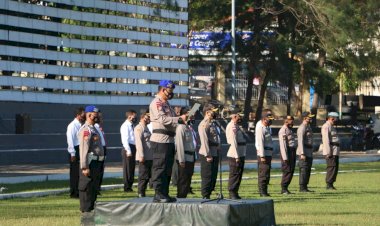 Pimpin-Upacara-Bulanan,-Dirpolairud-Polda-NTT-:-Tingkatkan-Semangat-Pengabdian-Kita-Yang-Dilandasi-Tribrata-dan-Catur-Prasetya