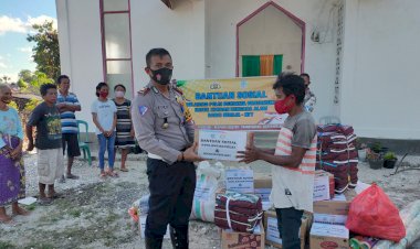 Polres-Rote-Ndao-Distribusikan-Bantuan-dari-Korlantas-Polri-Untuk-Korban-Bencana-Alam-di-Desa-Dolasi