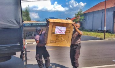 BKO-Polres-Flotim-Terima-Bantuan-Dari-Bhayangkari-Daerah-NTT-Untuk-Disalurkan-Ke-korban-banjir-bandang-di-Adonara