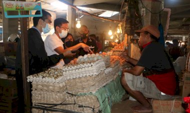 Jelang-Hari-Raya-Idul-Fitri-1442-H,-Ditreskrimsus-Polda-NTT-Gandeng-KPPU-IV-Surabaya-Sidak-Pasar-Kasih-Naikoten-1-Kupang