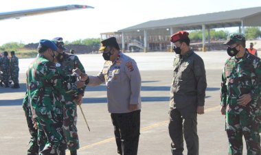 Wakapolda-NTT-Hadiri-Penyambutan-Kunjungan-Kerja-Pangkoopsau-II-di-Lanud-El-Tari-Kupang