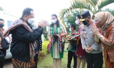 Kapolda-NTT-Sambut-Kunjungan-Kerja-Mendagri-di-Kupang