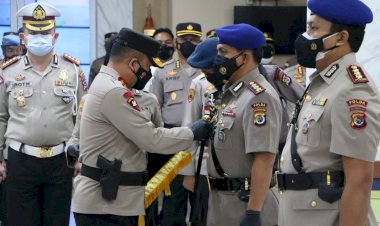 Sertijab-Empat-Pejabat-Utama-dan-Pelantikan-Kapolres-Malaka,-Kapolda-NTT-:-Polri-Dituntut-Mampu-Merancang-Berbagai-Kegiatan-Kepolisian-yang-Proaktif