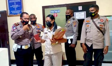 Tingkatkan-Pelayanan-Publik,-Tim-Asistensi-/-Diseminasi-Birorena-Polda-NTT-Kunjungi-Polres-Flotim