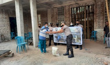 Sambut-Hari-Bhayangkara-Ke-75,-Polsek-Omesuri-Gelar-Bakti-Sosial-di-Tempat-Ibadah