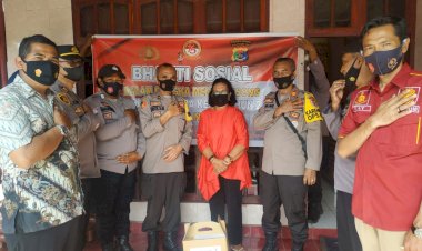 Kapolres-Ngada-Bersama-Perwira-Polres-Ngada-Anjangsana-Ke-Purnawirawan-dan-Warakawuri-Polri