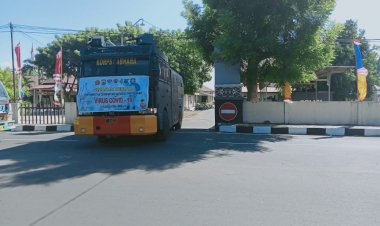 Antisipasi-Masuknya-Varian-Baru-Covid-19,-Polres-Lembata-dan-Inkait-Lakukan-Penyemprotan-Disinfektan-di-Kota-Lewoleba