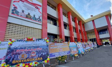 Krans-Bunga-Ucapan-Hari-Bhayangkara-ke-75,-Banjiri-Mapolda-NTT