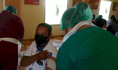 Di-Hari-Bhayangkara-ke-75,-Polres-Ngada-Gelar-Vaksinasi-Presisi-Masal-di-Bajawa