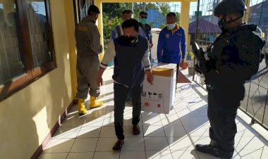 240-Vial-Vaksin-Sinovac-Tiba-di--Kupang,-Brimobda-NTT-Lakukan-Pengamanan-dan-Pengawalan-VVIP