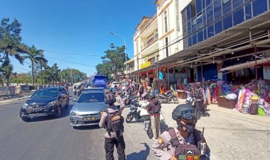 Patroli-Cegah-Lonjakan-Covid-19,-Ditsamapta-Polda-NTT-Bubarkan-Kerumunan