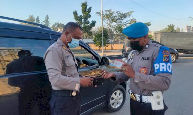 Provost-Polda-NTT-Tertibkan-Anggota-Dalam-Berkendaraan