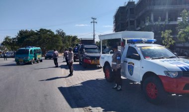 Patroli-Pagi,-Brimob-Polda-NTT-Imbau-Masyarakat-Patuhi-Prokes