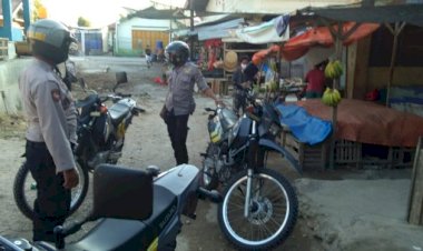 Sat-Sabhara-Laksanakan-Patroli-Mendatangi-dan-Membubarkan-Lokasi-Judi-Ayam-di-Pasar-Oebobo