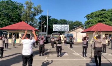 Terapkan-Gaya-Hidup-Sehat-di-Tengah-Covid-19,-Personil-Polres-Belu-Rutin-Lakukan-Senam-AW-S3