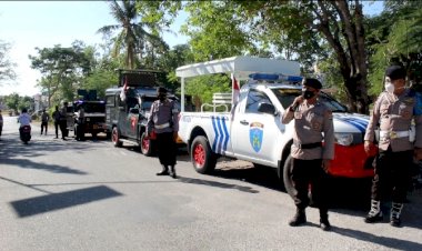 Sambagi-Warga-di-Tempat-Keramaian,-Satbrimoda-NTT-Beri-Edukasi-Prokes-5M