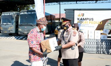 Wakapolda-NTT-Serahkan-Bantuan-Sosial-dari-Kalemdiklat-Polri-Kepada-Masyarakat-Kota-Kupang