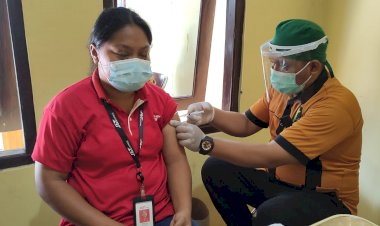 Dukung-Program-Vaksinasi,-Biddokes-Polda-NTT-Gelar-Vaksin-Tahap-Dua-Untuk-250-Orang