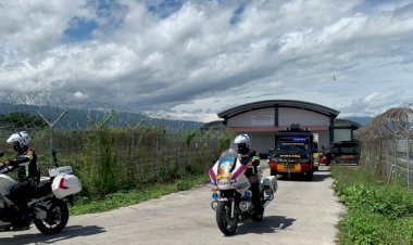 2-Koli-Vaksin-Sinovac-Tiba-di-Kupang,-Personel-Polda-NTT-Lakukan-Pengawalan-dengan-Formasi-VVIP