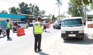Tekan-Penyebaran-Covid-19-di-Masa-PPKM-Level-IV,-Ditlantas-Polda-NTT-Perketat-Penyekatan-Jalan-di-Kota-Kupang