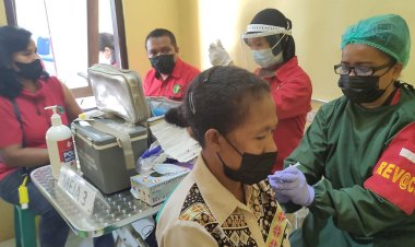 Rev@co-Biddokkes-Polda-NTT-Gelar-Vaksinasi-Covid-19-Dosis-Kedua-Untuk-200-Orang