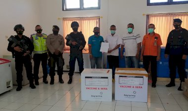 Personil-Polda-NTT-Kawal-Ketat-Penambahan-2-Koli-Vaksin-Covid-19-di-Kupang
