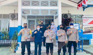 Cek-PPKM-Level-III-di-Manggarai-Barat,-Kapolda-NTT-Melakukan-Tatap-Muka-dengan-Kepala-Syahbandar--Pelabuhan-Labuan-Bajo