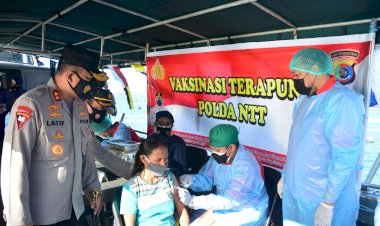 Layani-Masyarakat-Kepulauan-di-Hari-Peringatan-HUT-ke-76-RI,-Polda-NTT-Gelar-Vaksinasi-Terapung