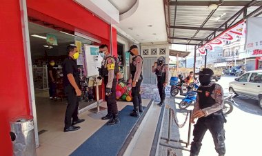 Perkuat-PPKM-Level-IV-di-Kota-Kupang,-Ditsamapta-Polda-NTT-Gencarkan-Patroli-Beri-Imbauan-Prokes