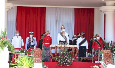 Kapolda-NTT-Bersama-Forkopimda-Ikuti-Upacara-HUT-ke-76-Republik-Indonesia-di-Alun-Alun-Rumah-Jabatan-Gubernur-NTT