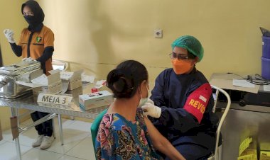 Tim-Rev@co-Biddokes-Polda-NTT-Giatkan-Pemberian-Vaksin-Tahap-II-di-Klinik-Turangga
