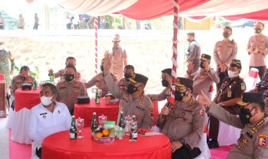 Kunjungi-Manggarai-Barat,-Wakapolri-Tinjau--Ruang-Isoter-RSUD-Pratama-Komodo-dan-Semangati-Para-Pasien-Covid-19