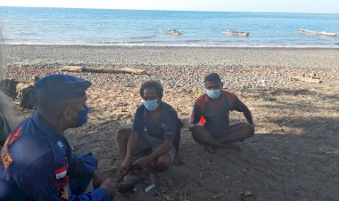 Personil-Ditpolairud-Polda-NTT-Gelar-Patroli-Pesisir-di-Waiwuring-Beri-Imbauan-Warga-Kurangi-Kerumunan-Saat-Melaut