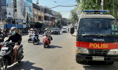 Penerangan-Keliling,-Personel-Ditbinmas-Polda-NTT-Imbau-Masyarakat-Kota-Kupang-Patuh-Prokes