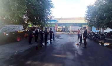 Tingkatkan-Herd-Immunity,-22-Koli-Vaksin-Jenis-Coronavac-Tiba-di-Kupang-di-Kawal-VVIP-Oleh-Personil-Polda-NTT