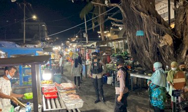 Antisipasi-Gangguan-Kamtibmas-dan-Pelanggaran-Prokes,-Personel-Raimas-Ditsamapta-Polda-NTT-Tingkatkan-Patroli-Dialogis