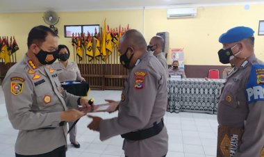 Tutup-Pelatihan-Fungsi-Kewilayahan-Polri,-Ka-SPN-Polda-NTT-Berharap-Ilmu-yang-Didapatkan-Dapat-Membantu-dalam-Pelaksanaan-Tugas-Di-Lapangan