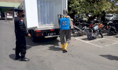 Polda-NTT-Kawal-Ketat-Kedatangan-56.980-Vial-Coronavac-yang-Tiba-Hari-ini-di-Kupang