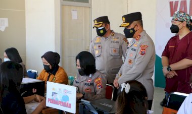 Tinjau-Pelaksanaan-Vaksin-Merdeka-di-Undana-Kupang,-Kapolda-NTT-Minta-Tetap-Jaga-Prokes