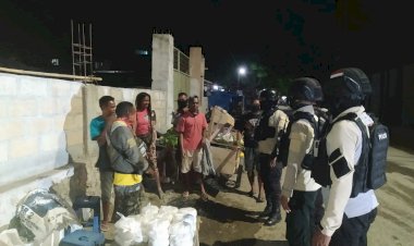 Sasar-Tempat-yang-Berpotensi-Terjadinya-Gangguan-Kamtibmas-serta-Pelanggaran-Prokes,-Personel-Raimas-Ditsamapta-Polda-NTT-Gelar-Patroli-Dialogis