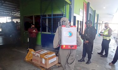 2.592-Vial-Vaksin-Coronavac-untuk-NTT-Tiba-di-Kupang-Dikawal-Ketat-Personel-Polda-NTT