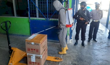 3.500-Vial-Vaksin-Covid-19-Tiba-di-Kupang-Hari-Ini,-Dikawal-Ketat-Personel-Polda-NTT