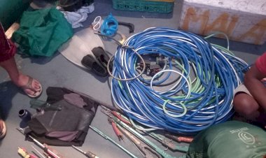 Ditpolairud-Polda-NTT-Tangkap-Sebuah-Kapal-Motor-Diduga-Lakukan-Penangkapan-Ikan-Dengan-Destructive-Fishing