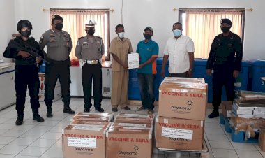 13.000-Vial-Vaksin-Jenis-Coronavac-Tiba-di-Kupang-dikawal-VVIP-Oleh-Personil-Polda-NTT