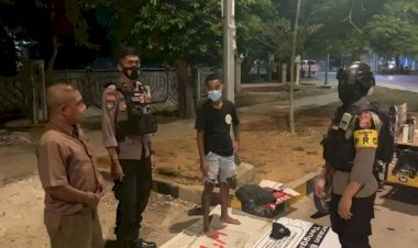 Wujudkan-Masyarakat-Produktif-Namun-Aman-dari-Covid-19,-Personel-UPRC-Ditsamapta-Polda-NTT-Patroli-Beri-Edukasi-Kepada-Masyarakat